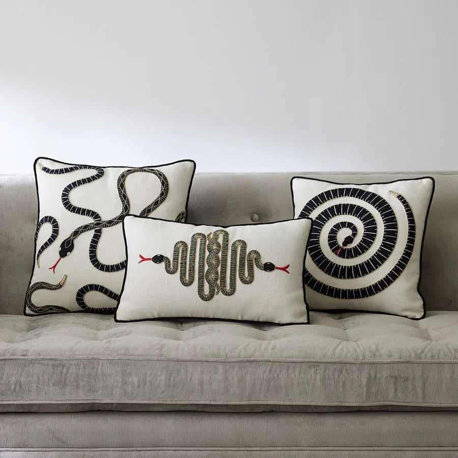 Almohada bordada con serpiente - Por Pedido